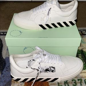 Off white vulcanized sneakers